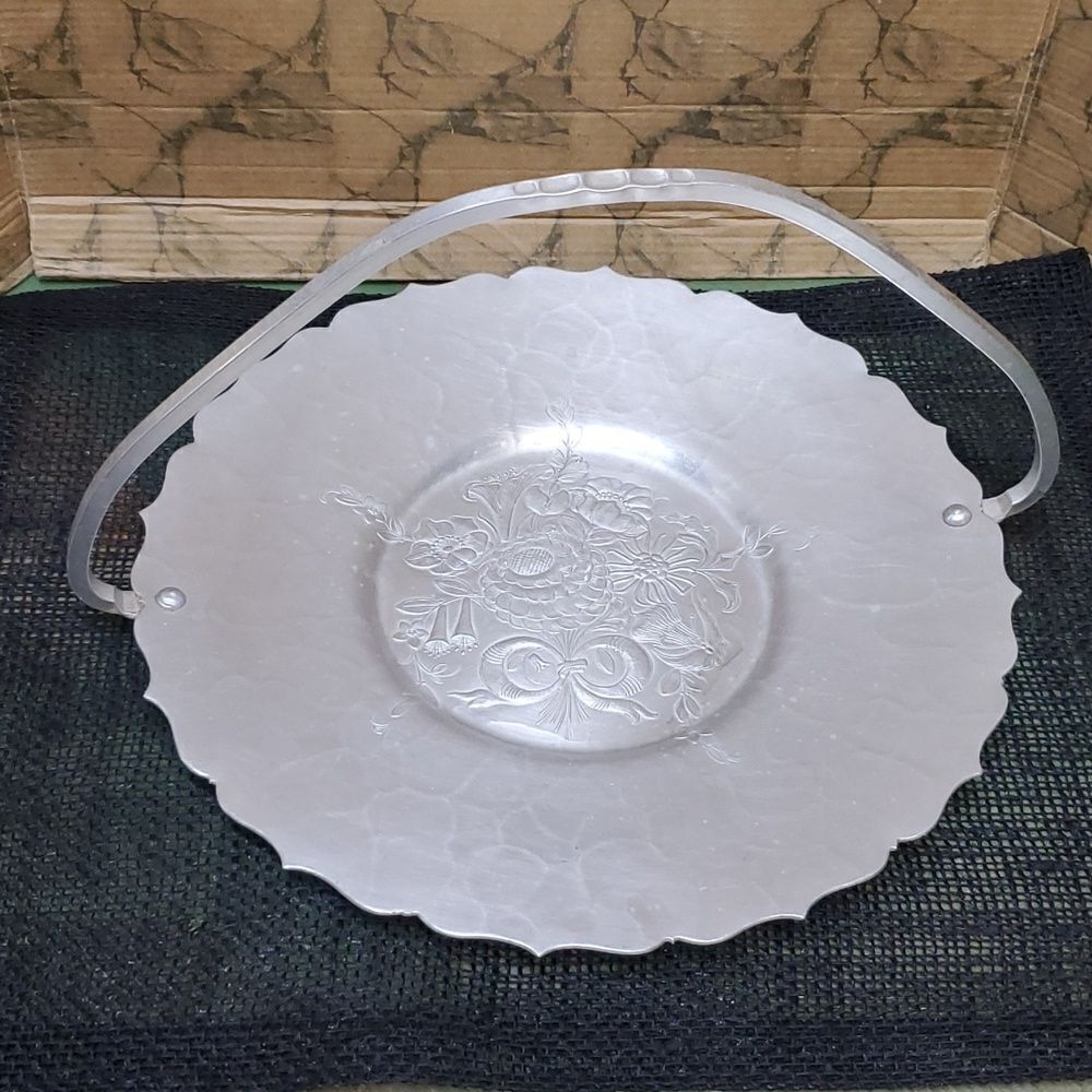 RARE FLORAL VINTAGE 1940-50‎  HAMMERED ALUMINUM METAL PLATE/TRAY W/HANDLE